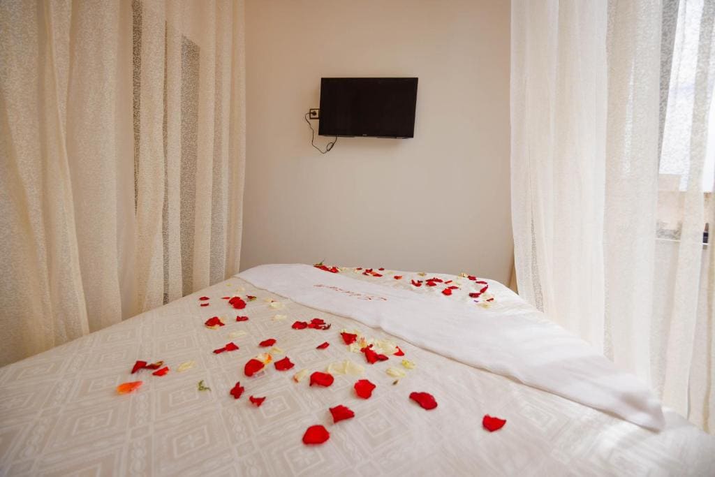 Queen Room with Pool View room - Image 2