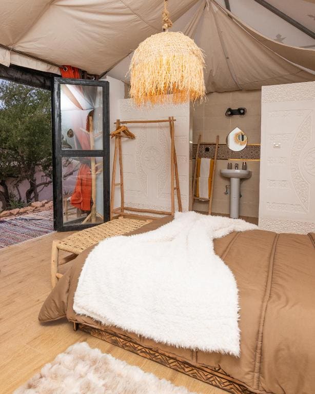 Tent room - Image 2