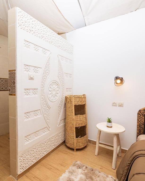 Tent room - Image 3