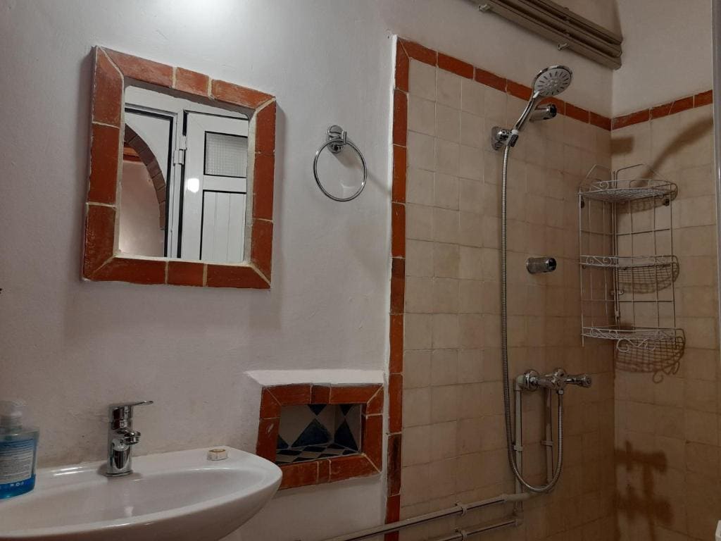 Double Room with Private Bathroom room - Image 2