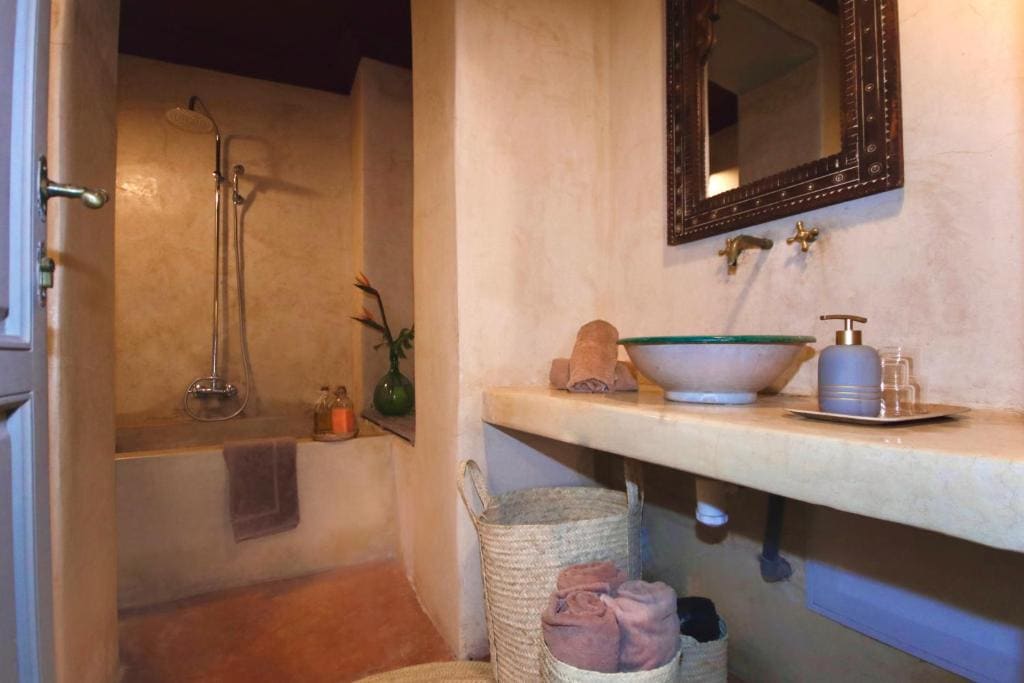 Superior Triple Room room - Image 1