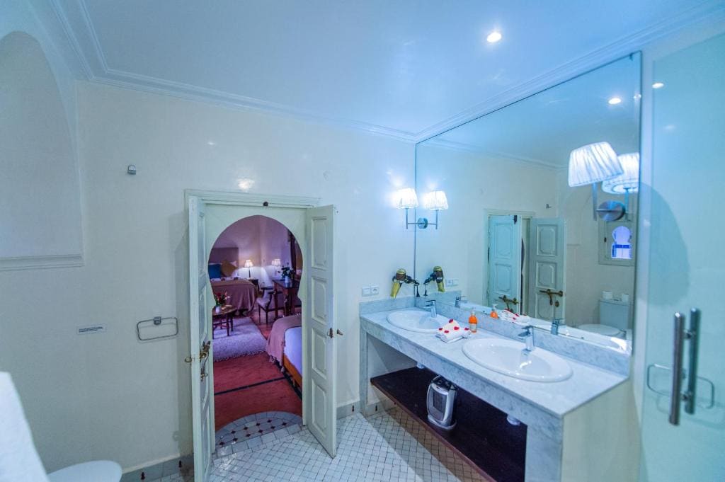 Deluxe Triple Room room - Image 3