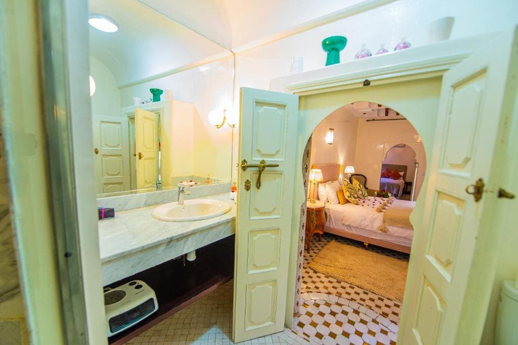 Deluxe Family Suite room - Image 3