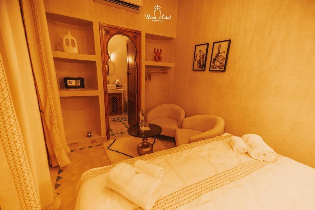 Deluxe Double Room with Balcony room - Image 3