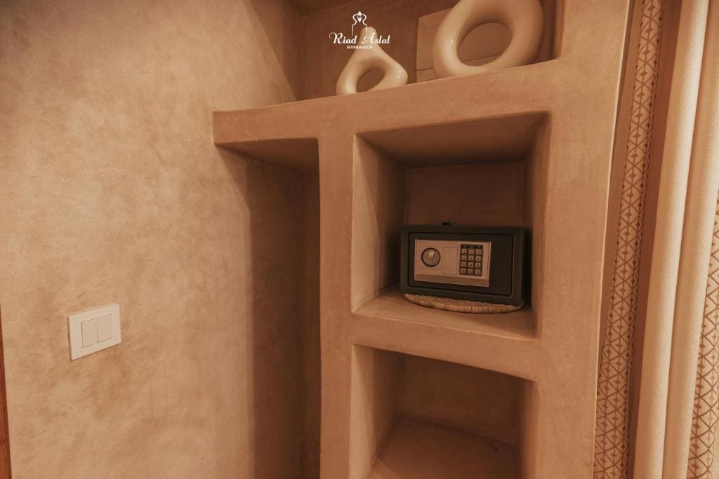 Deluxe Double or Twin Room room - Image 3