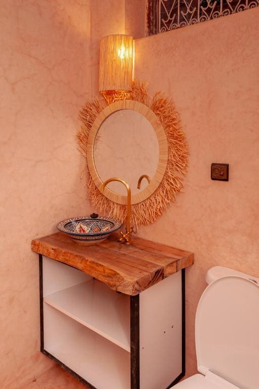 Single Room with Private Bathroom room - Image 1