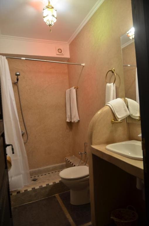 Double or Twin Room with Private Bathroom room - Image 3