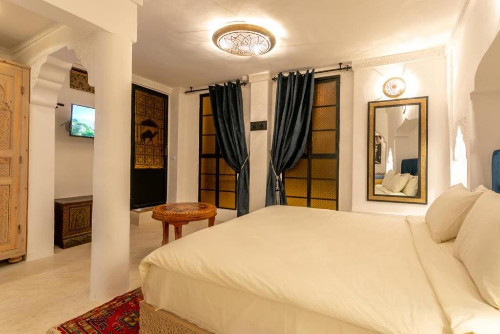 Junior Suite with Pool View room - Image 2