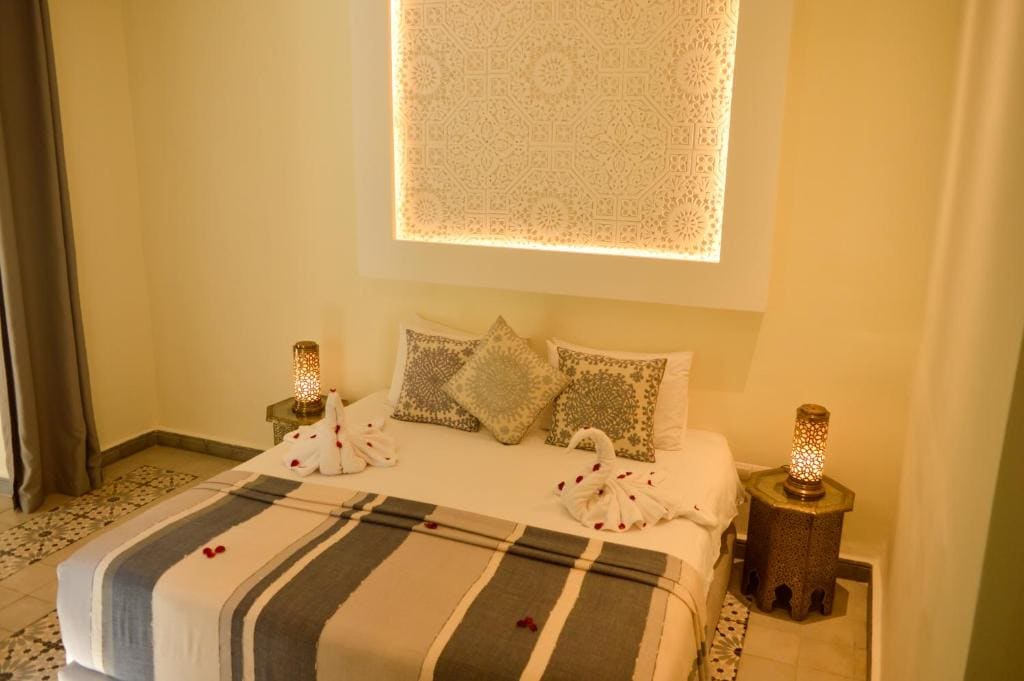Five-Bedroom House room - Image 2