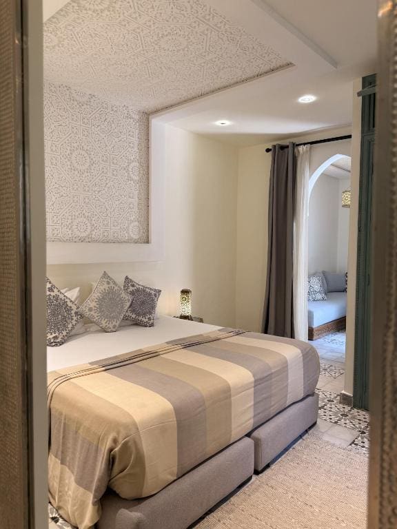 Deluxe Family Room room - Image 2