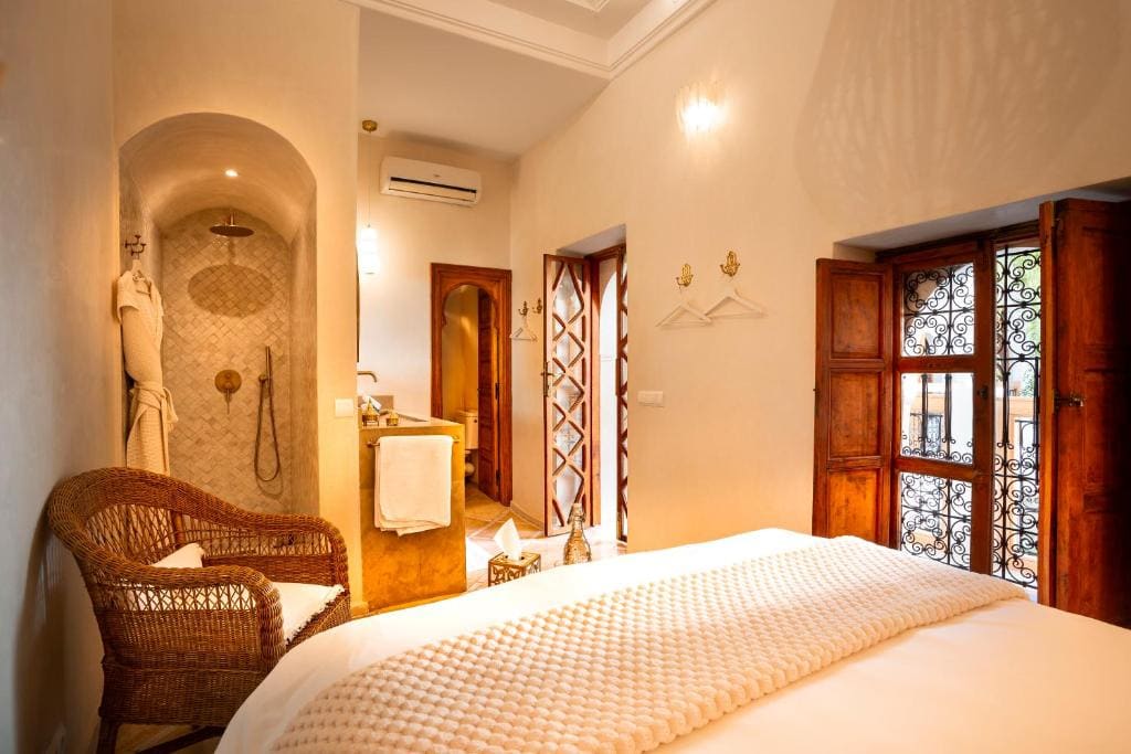 Queen Room with Pool View room - Image 1