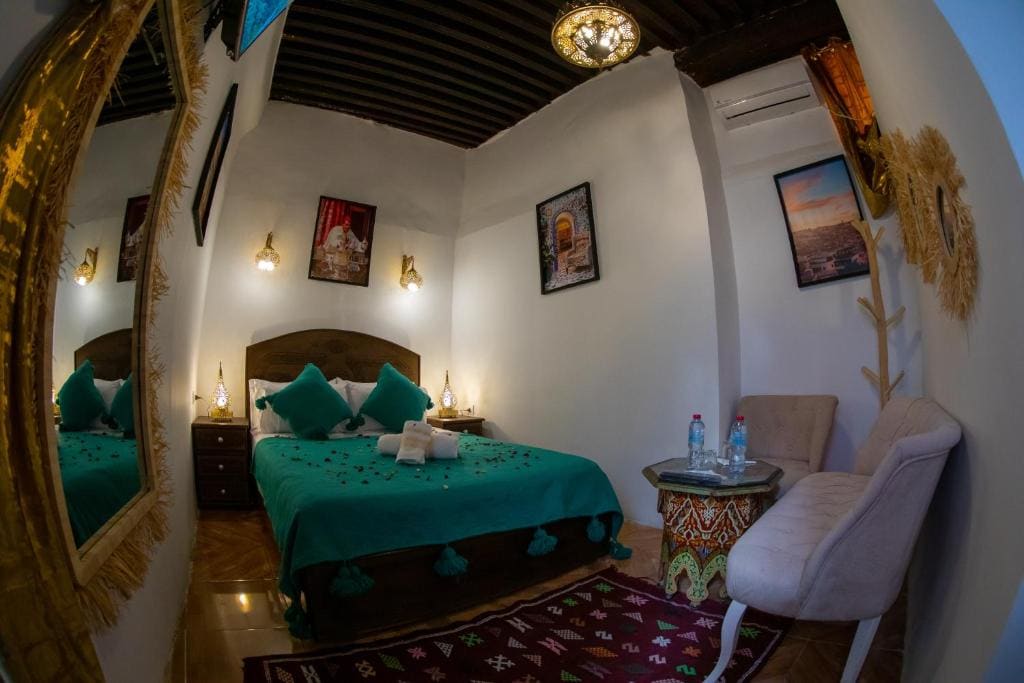 Deluxe Room room - Image 2
