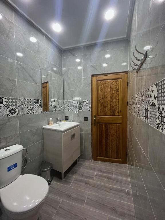 Three-Bedroom Apartment room - Image 2