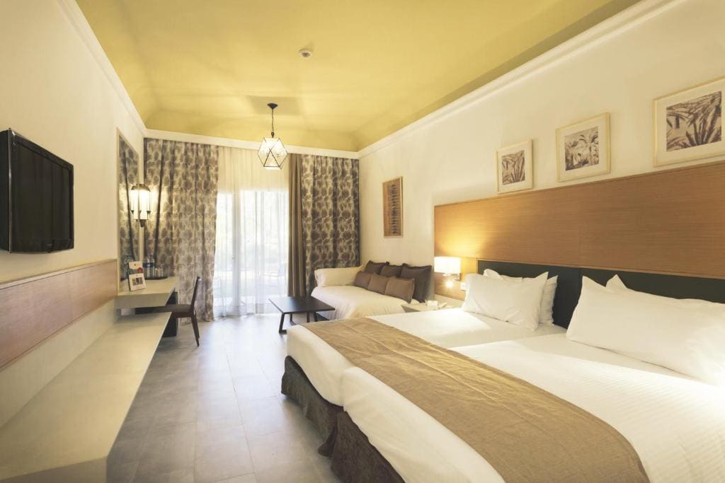 Double Room with Sofa Bed room - Image 1