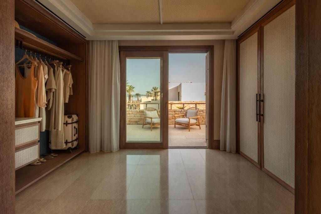 Three-Bedroom, Prestige Villa, Beachfront room - Image 3