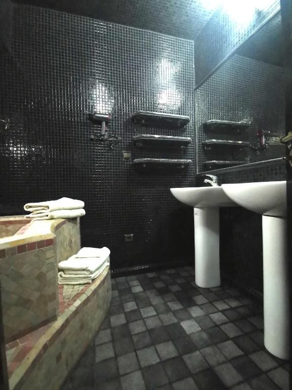 Double Room with Balcony room - Image 3