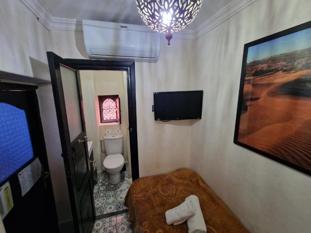 Small Single Room room - Image 1