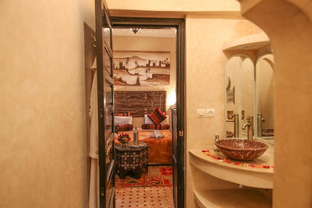 Superior Double or Twin Room room - Image 3