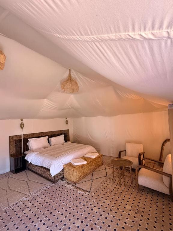 Tent room - Image 2