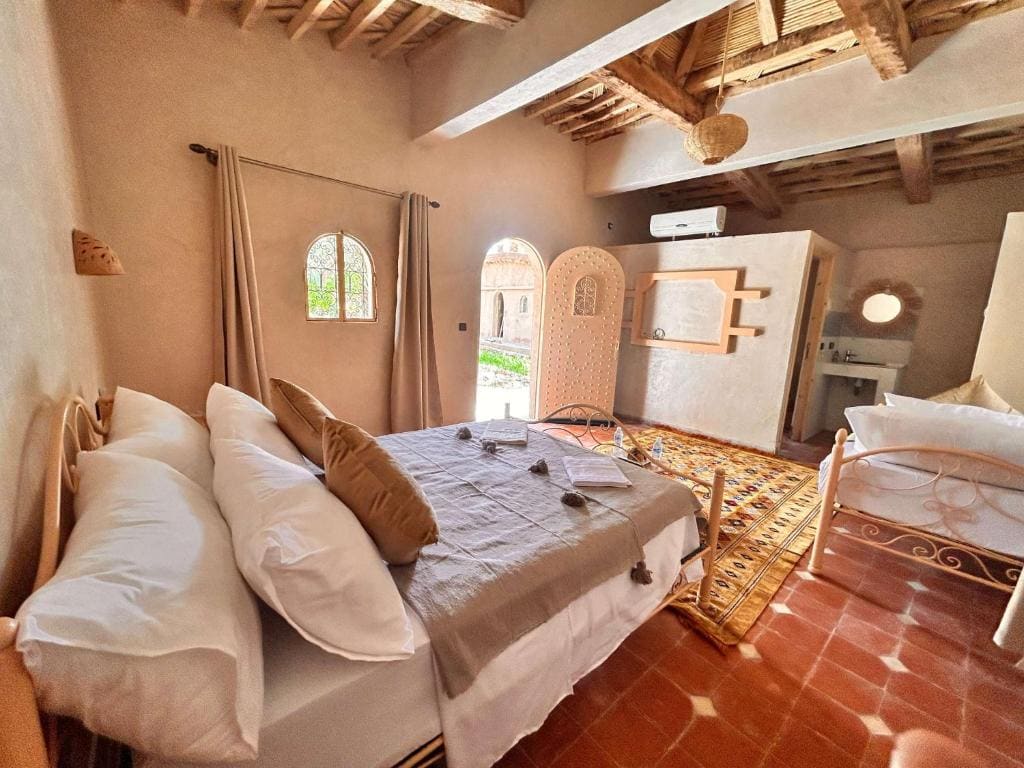 Double Room with Garden View room - Image 1