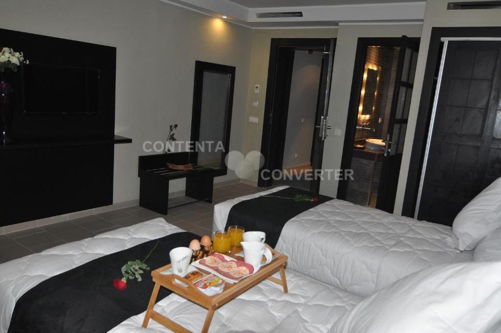 Family Two-Bedroom Suite room - Image 2
