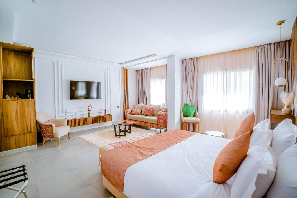 Deluxe Suite room - Image 3
