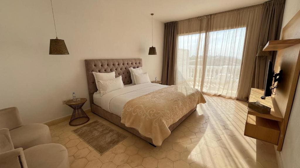 Deluxe Double Room with Side Sea View room - Image 3