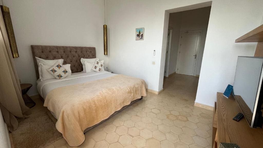 Double Room with Garden View room - Image 2