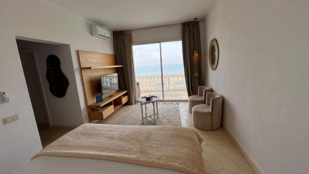Double Room with Sea View room - Image 3