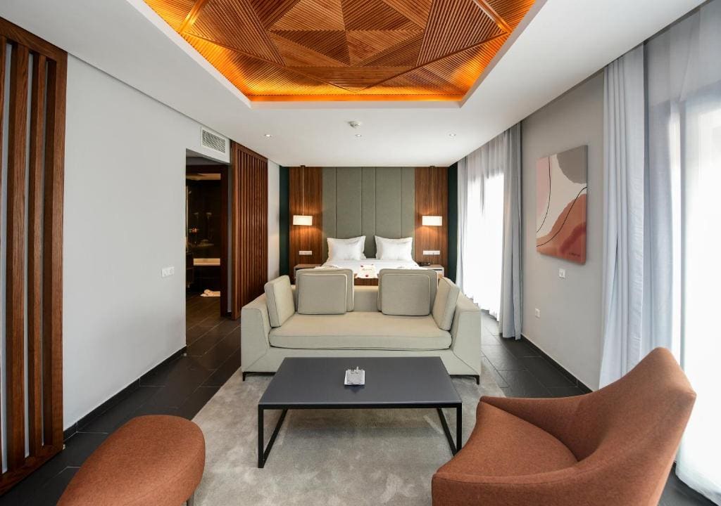 Deluxe Suite room - Image 2