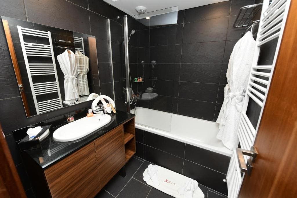 Deluxe Suite room - Image 3