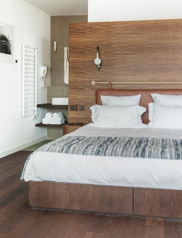 Double Room with Balcony and Sea View room - Image 2