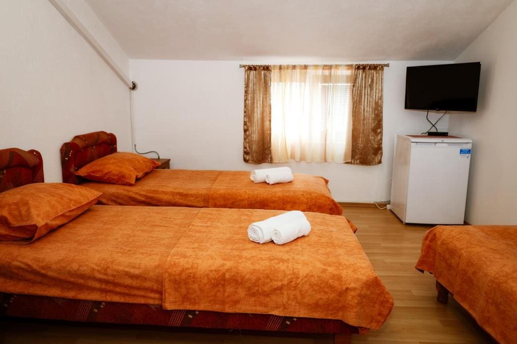 Economy Triple Room with Shared Bathroom room - Image 1
