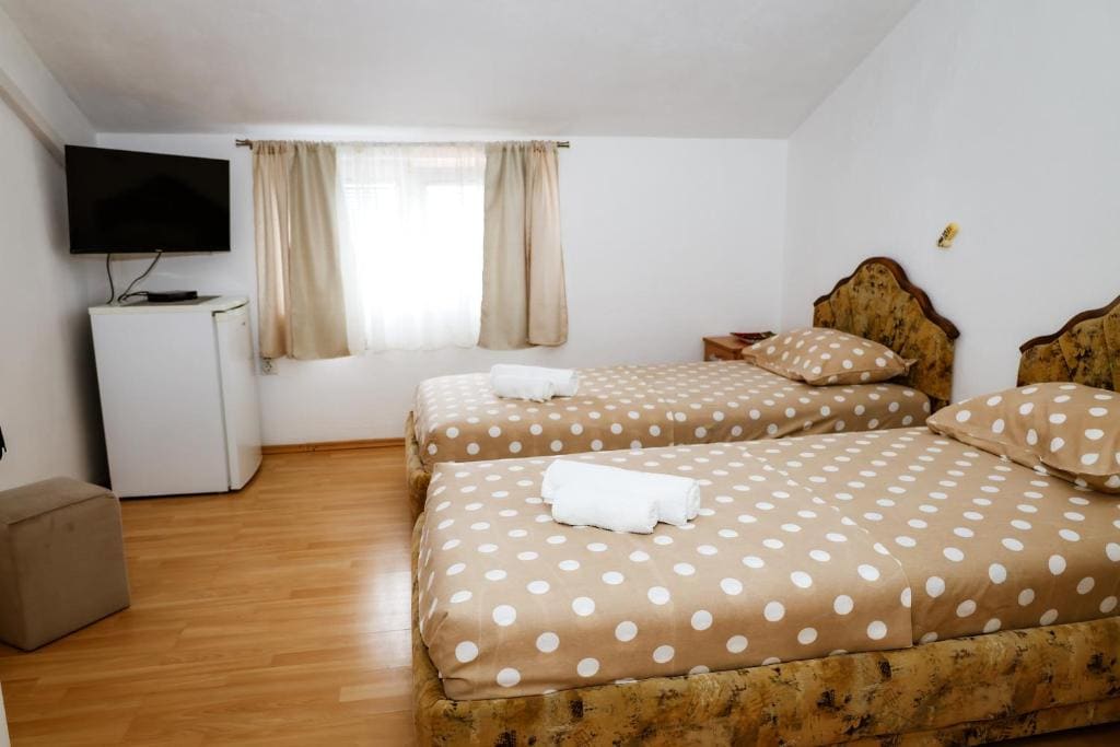 Standard Double Room with Shared Bathroom room - Image 1
