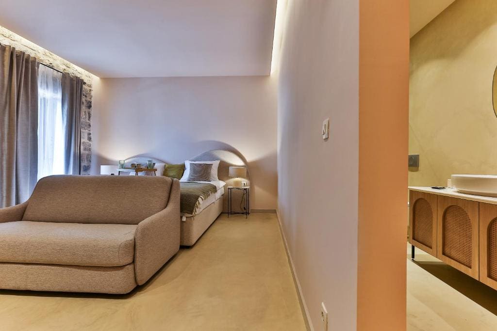 Junior Suite with Pool View room - Image 2