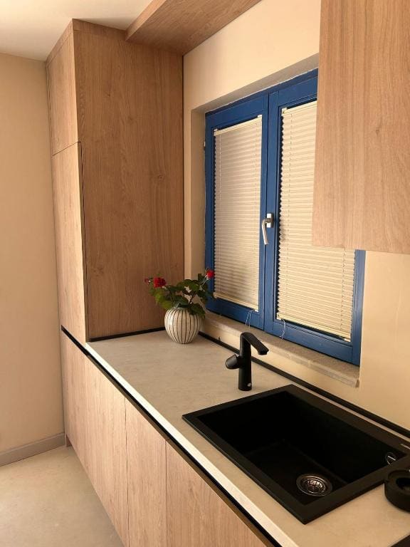 One-Bedroom Apartment with Terrace room - Image 1