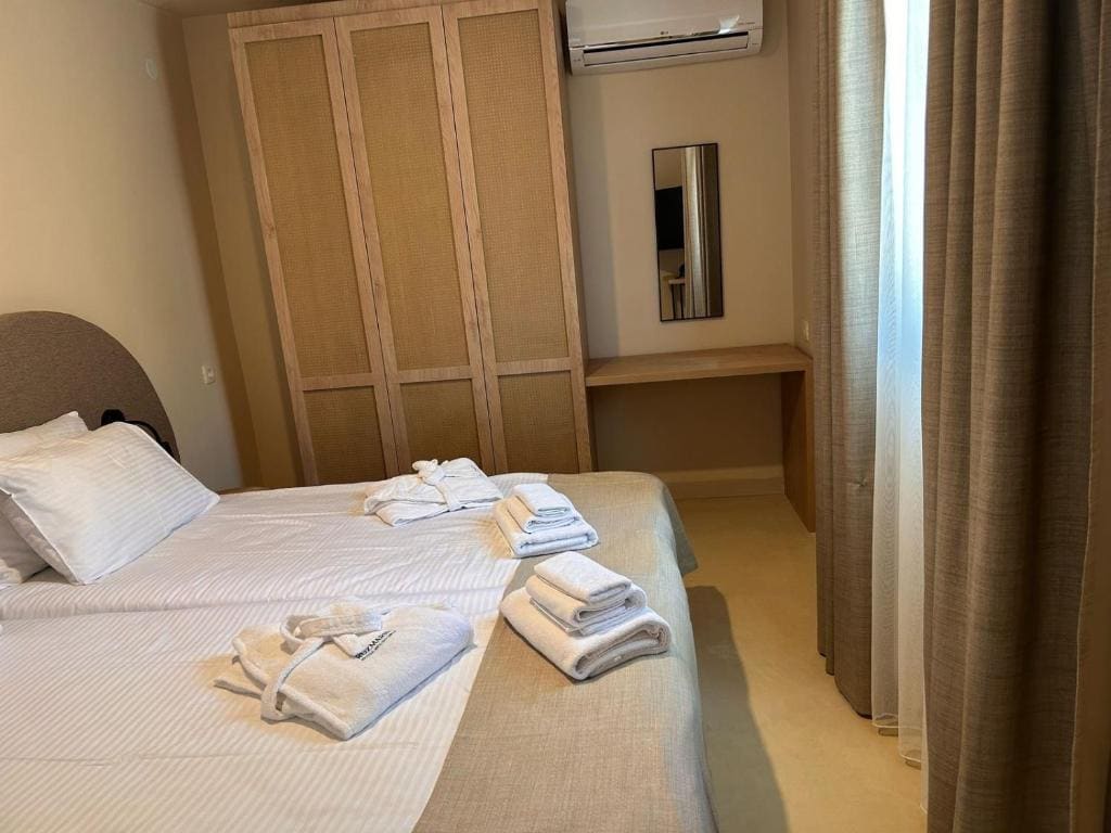 One-Bedroom Apartment with Terrace room - Image 3