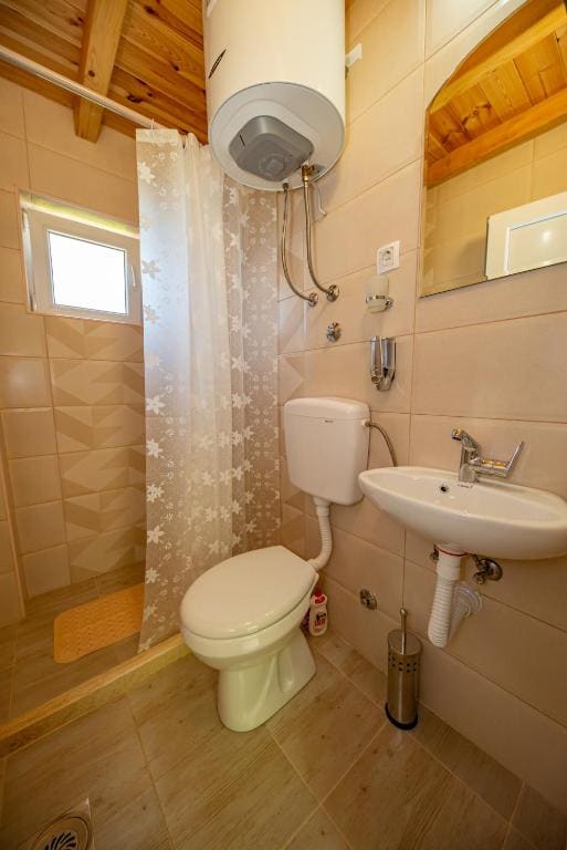 Double Room with Private Bathroom room - Image 2