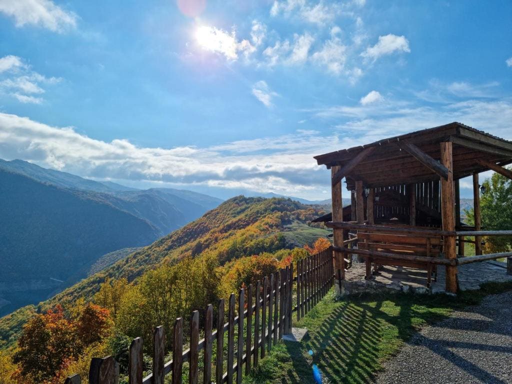 Apartment with Mountain View room - Image 3
