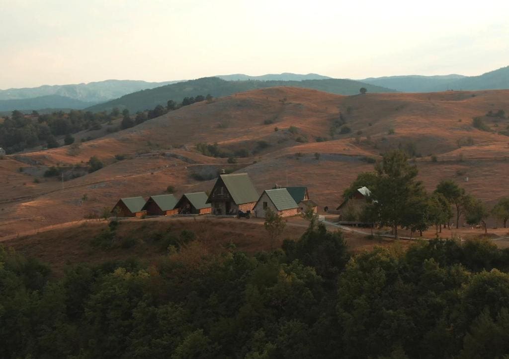 Apartment with Mountain View room - Image 1