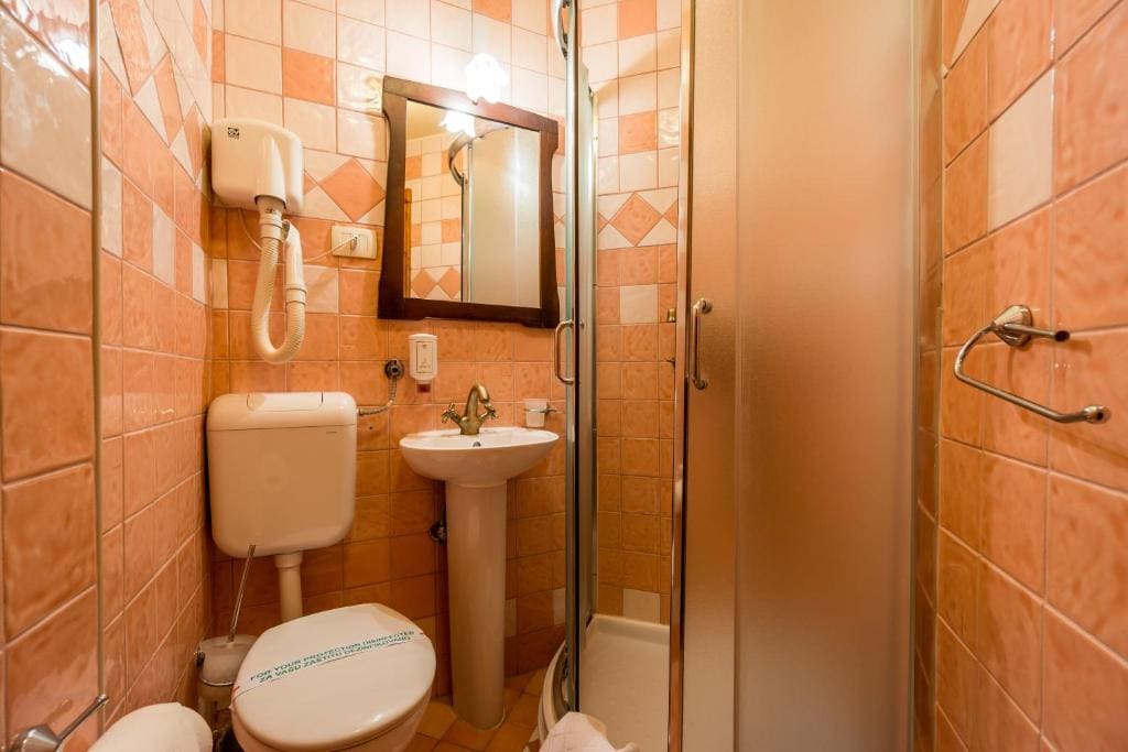 Budget Single Room room - Image 3