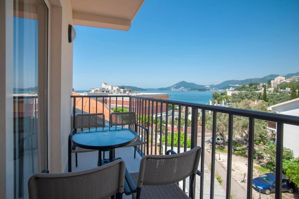 Apartment with Sea View room - Image 3