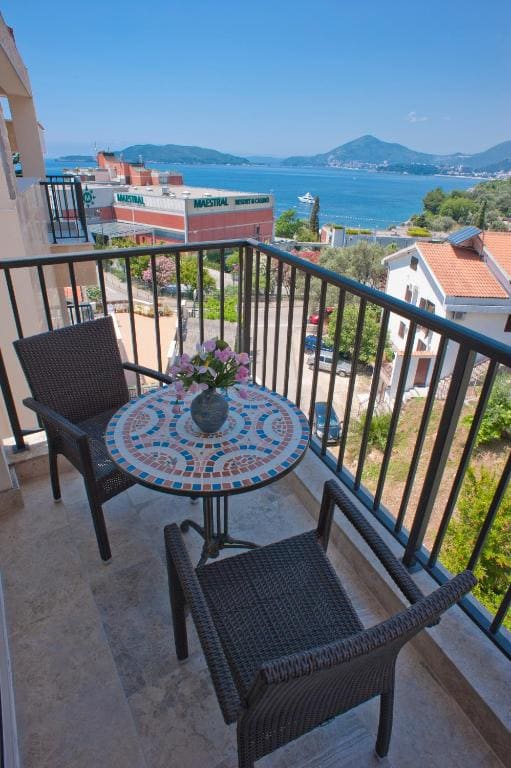 Double Room with Balcony and Sea View room - Image 1