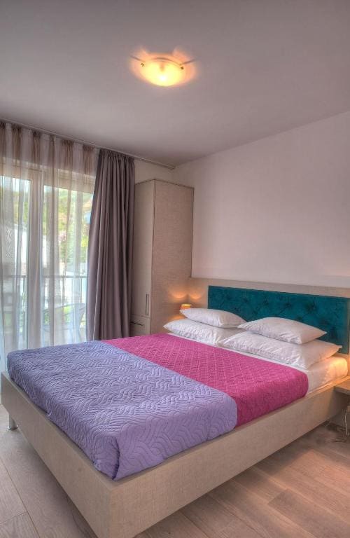 Double Room with Balcony and Sea View room - Image 3