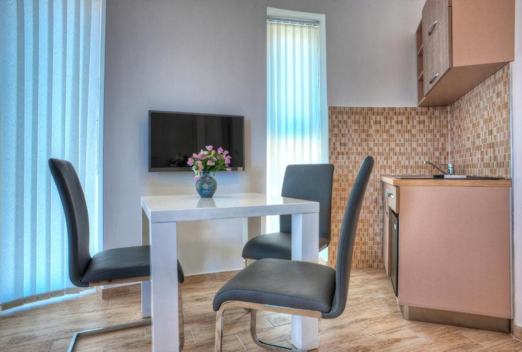 Studio with Balcony room - Image 3