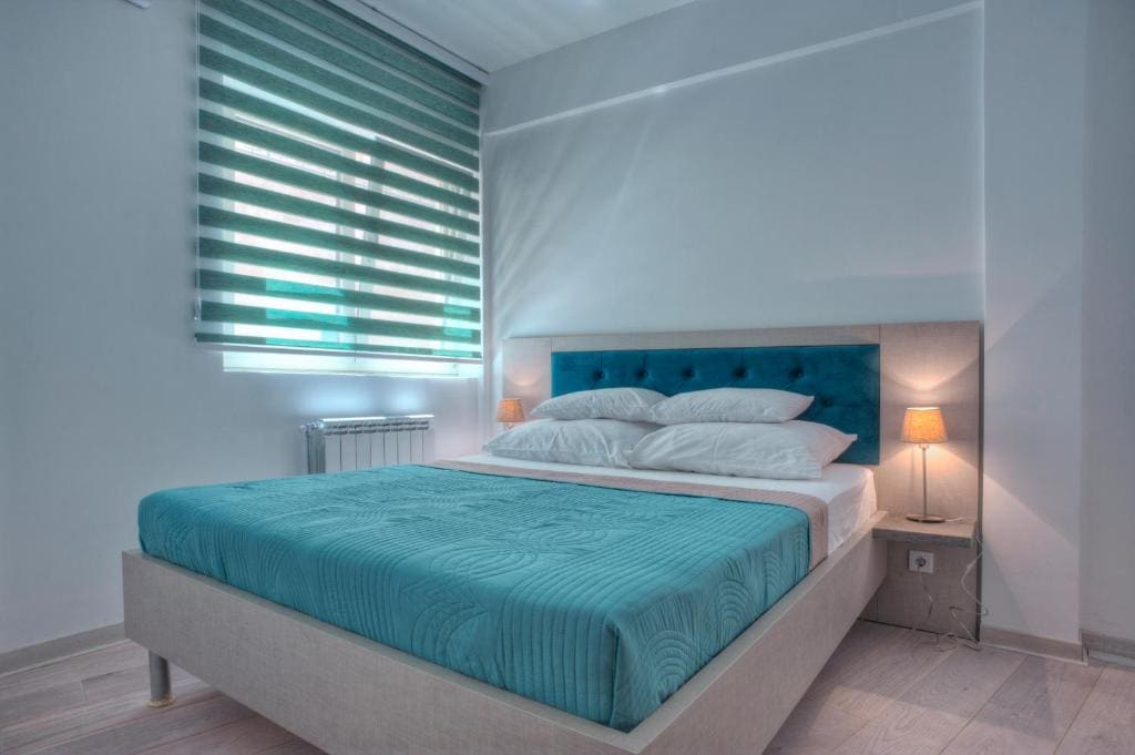 Two-Bedroom Apartment with Terrace and Sea View room - Image 2
