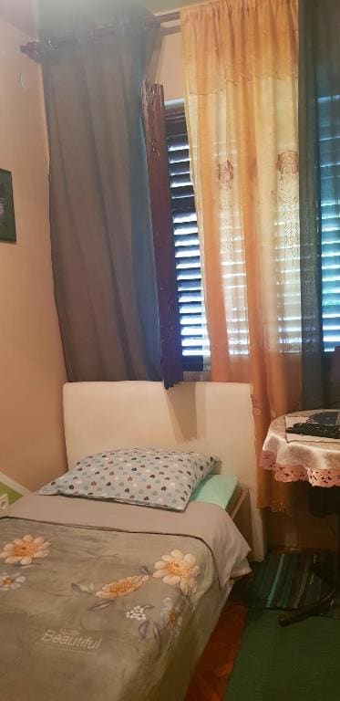 Single Room with Shower room - Image 2
