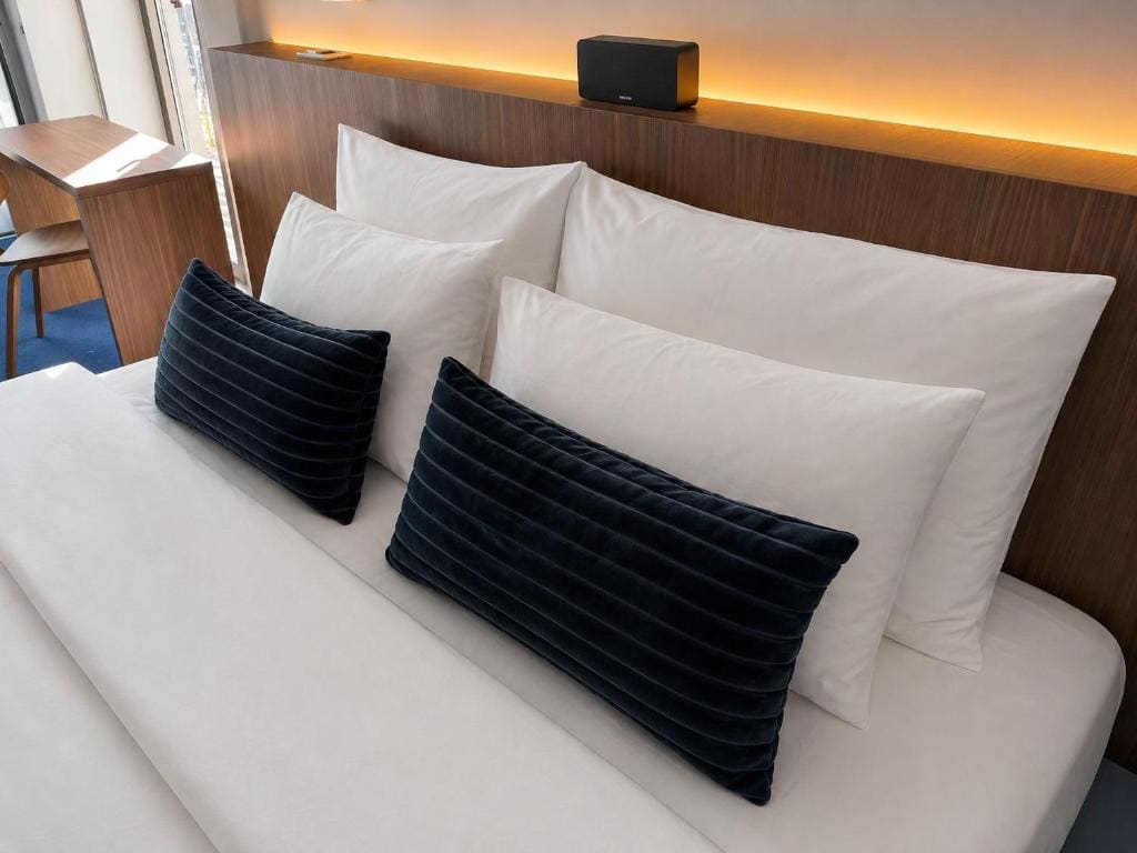 Deluxe Family Room room - Image 3