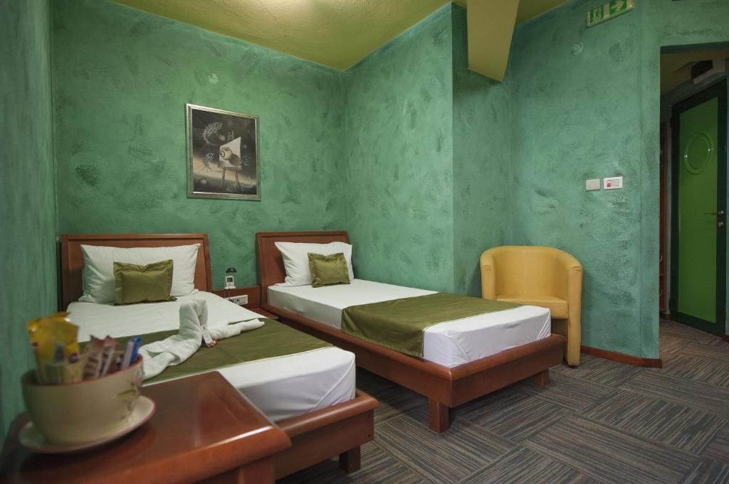 Apartment room - Image 2