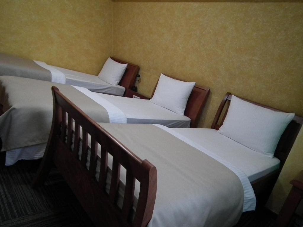 Classic Triple Room room - Image 3